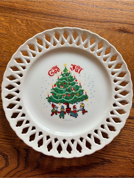 Berggren Other - Vintage Lace Edge Berggren Christmas Plate with Tree and Children- Swedish
